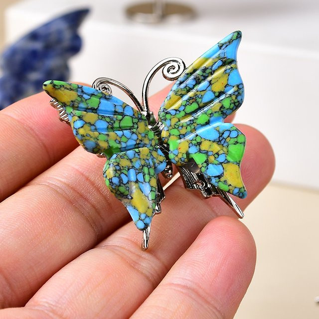Natürlicher Kristall-Schmetterling mit Schnitzereien in Multicolour auf Metallständer - Bild 1