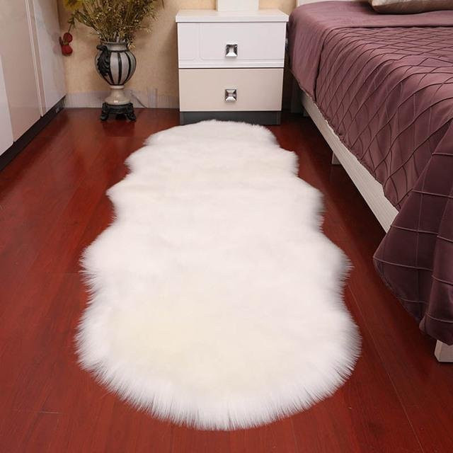 Weicher Plüschteppich in Kunstfell-Optik, ovale Matte für Wohnzimmer und Schlafzimmer, Farbe: Weiß, B x T: 60 x 40 cm - Bild 1