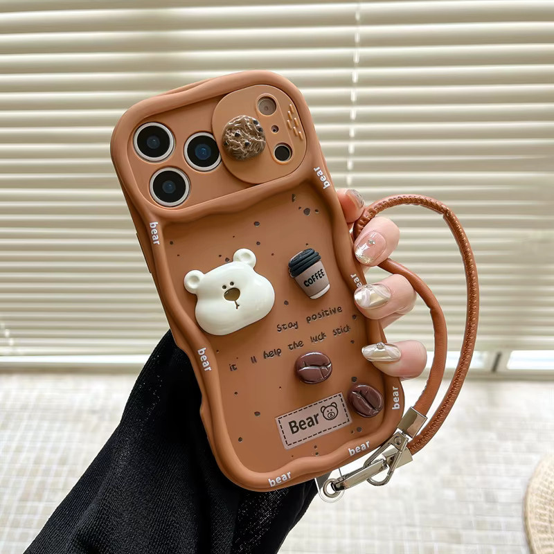 MUQGEW Handyhülle mit 3D Kaffee Cartoon Bär und Handschlaufe für iPhone 17 16 15 14 13 12 Pro Max, stoßfeste Abdeckung mit Schiebekamera, Farben: Weiß und Braun - Bild 2