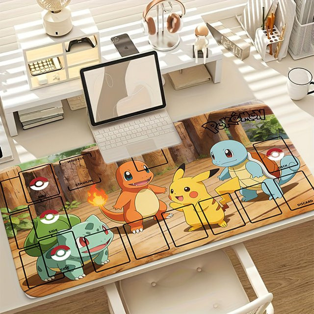 Potdemiel Pokemon Kanto Starter TCG Spielmatte mit Pikachu, Charmander, Squirtle und Bulbasaur, Schreibtischunterlage und Gaming-Mauspad, Mehrfarbig - Bild 1