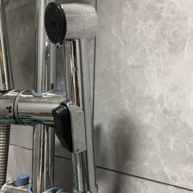 Dual-Use Badezimmer Handbrause und Badewannenarmatur mit Druckspülung, Wandmontage, Chrom-Oberfläche, Farbe: Grau/Silber - Bild 1