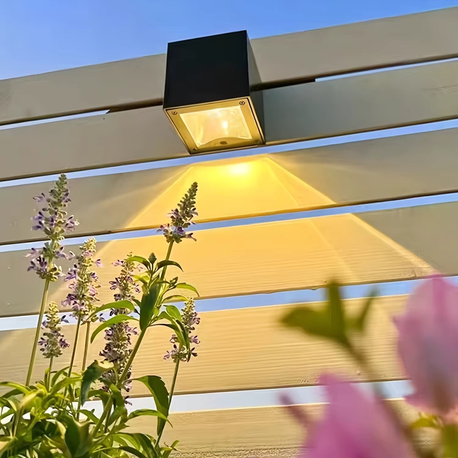 LED Solar Außenwandlampe mit Bewegungssensor IP65 wasserdicht in Schwarz für Garten Balkon und Terrasse mit warmweißem Licht - Bild 3