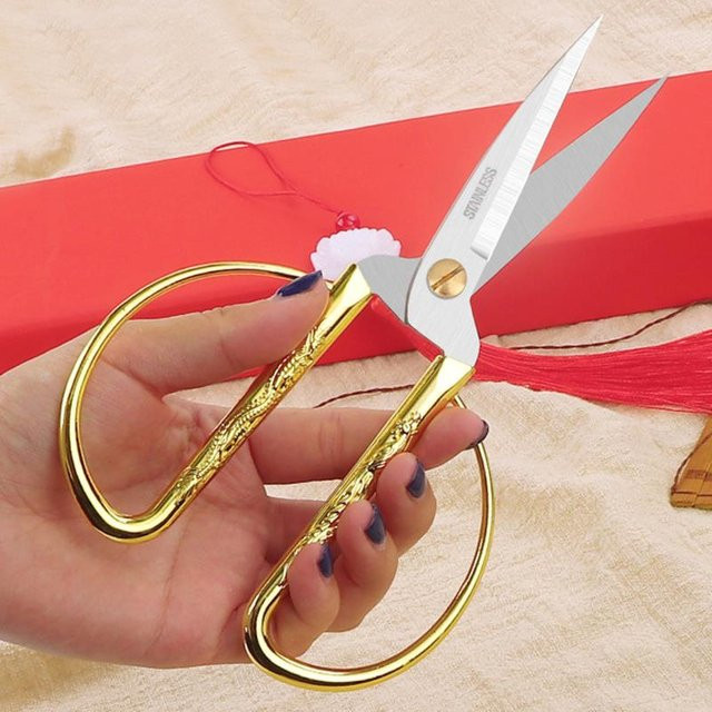 Goldene Vintage-Schneider Schere aus Edelstahl für Handwerk und Stickerei - Bild 1