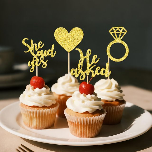 YOMDID 24 Stück Glitzernde Kuchenaufsätze He Asked She Said Yes in Gold aus Bambus für Hochzeit und Verlobung - Bild 1