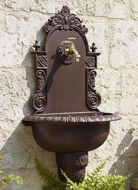 Wandbrunnen im Antik-Stil aus Messing und Metall in Braun mit Wasserhahn - Bild 1