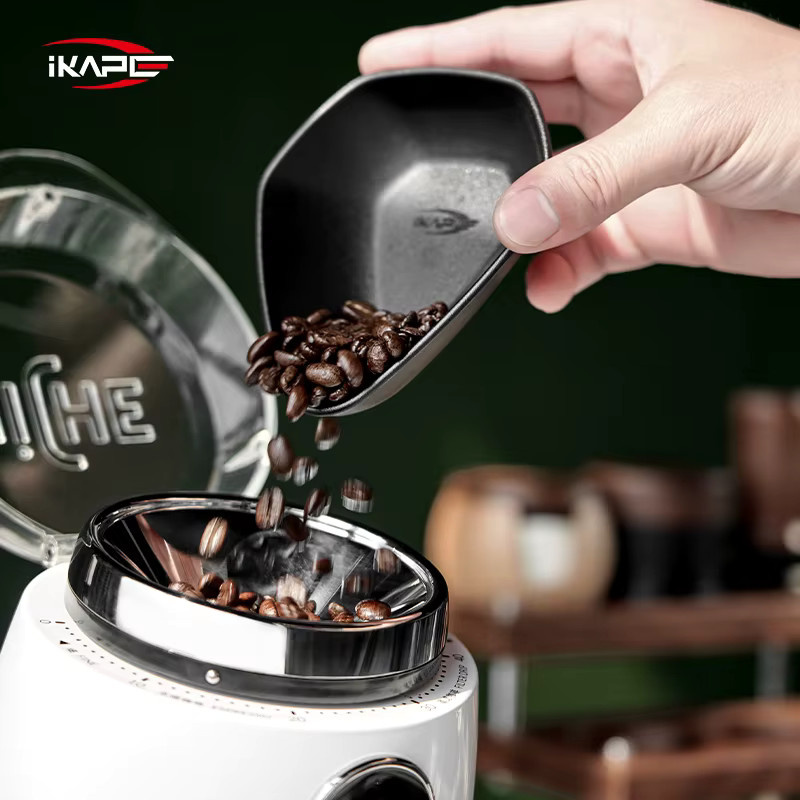 IKAPE Kaffee-Dosierschale und Sprühflasche Set in Schwarz aus antistatischem Kunststoff für Barista-Zubehör - Bild 3