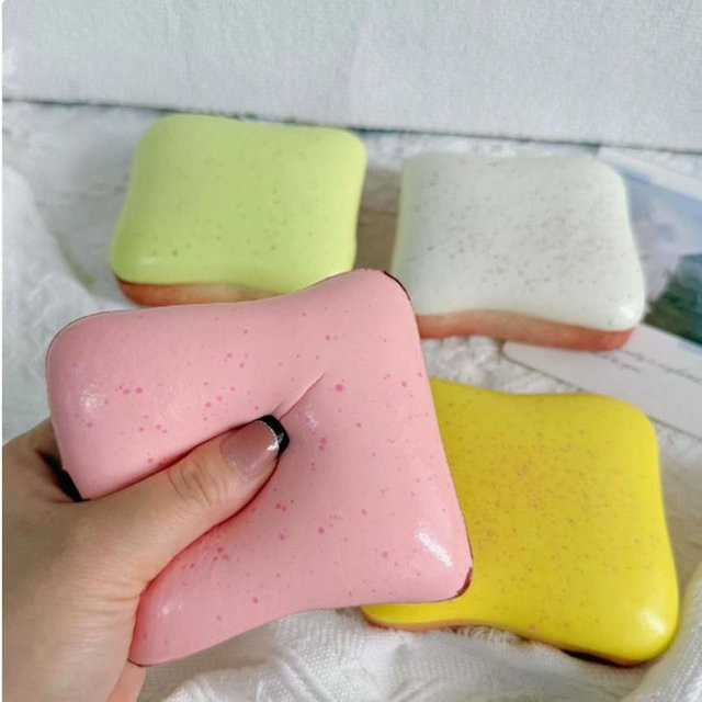 Toastbrot Squishy, rosa, Stressabbau Fidget Spielzeug - Bild 1