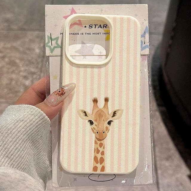 Handyhülle mit rosa gestreiftem Giraffenmuster für Apple iPhone in den Farben Pink und Beige - Bild 1