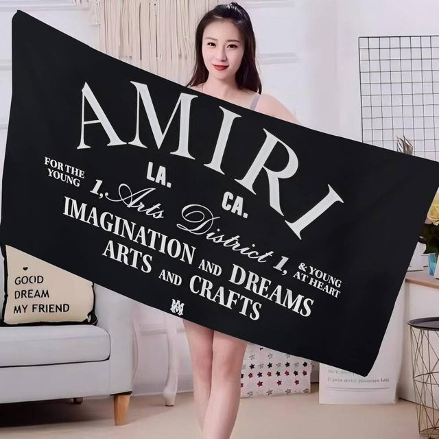A-AMIRI Mikrofaser-Strandtuch mit Grafikprint, schwarz, superabsorbierend und schnelltrocknend - Bild 1