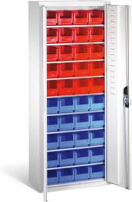 C+P Magazinschrank mit 40 Sichtlagerkästen in Lichtgrau, Stahlkonstruktion mit Zylinderschloss und Einlegeböden, H: 169,0 cm, B: 70,0 cm, T: 30,0 cm - Bild 1