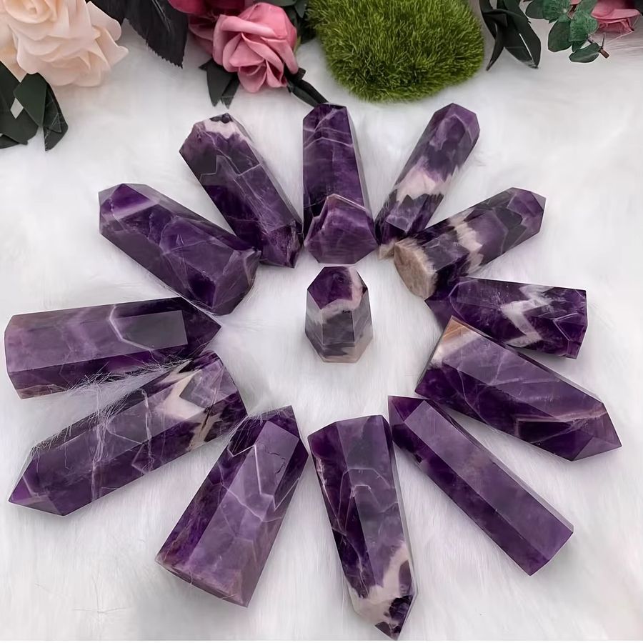 Dekorativer Amethyst Kristallturm von STONE BROTHERS in Lila mit Familienmotiv - Bild 3