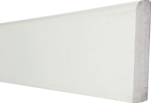 Döllken Profiles Abdeckleiste aus Hartschaum in Weiß, B: 43 mm, H: 7 mm, Länge: 2500 mm - Bild 1