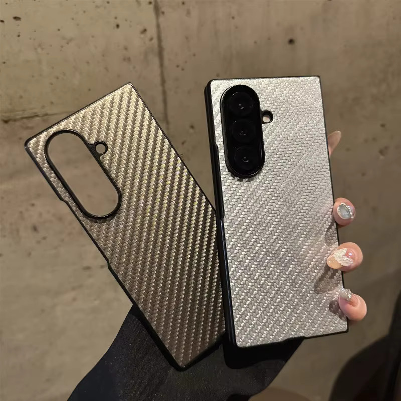 Samsung Schutzhülle mit Kohlefaser-Textur für Galaxy Z Fold 7, 6, 5, 4 in Schwarz oder Blau - Bild 1