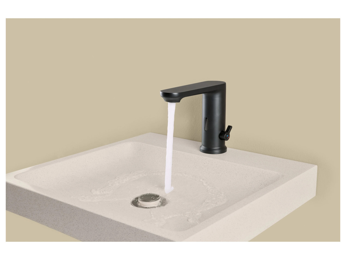LIVARNO Sensor-Waschtischarmatur aus Messing in Matt Schwarz mit wassersparender Funktion, B/T/H: 17,5 x 13,5 x 5,4 cm - Bild 2