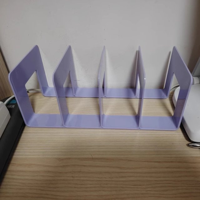 Platzsparender Schreibtisch-Organizer aus Kunststoff in Lila mit mehreren Fächern und rutschfestem Design für Büro und Wohnheim - Bild 1