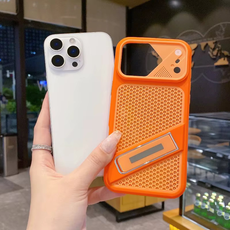Stoßfeste Handyhülle mit wabenförmigem Kühlungsdesign und faltbarem Ständer für iPhone 11 bis iPhone 17 Pro Max in Pink und Orange - Bild 3