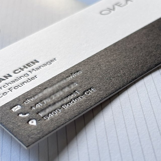 200 Stück personalisierte Visitenkarten aus hochwertigem Baumwollpapier mit 3D-Logo-Folienprägung in Weiß oder Transparent - Bild 1