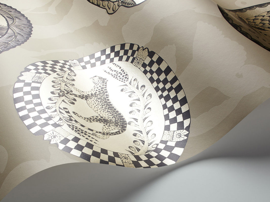 Cole & Son Tapete Matrinah mit Animal Print in Silber und Beige als Non-Woven Rolle - Bild 2