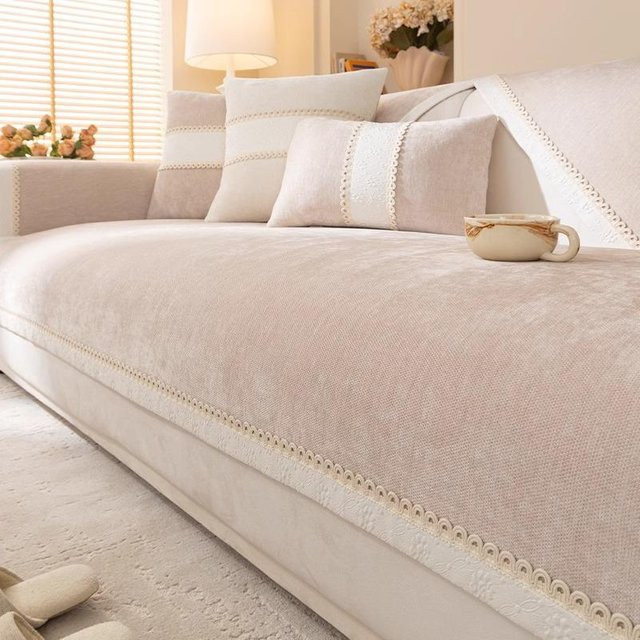 Rutschfester Chenille Sofabezug von Your Warm Home in Beige mit Jacquard-Spitze, einfarbig und universell für alle vier Jahreszeiten, B/T/H: 70 x 70 cm - Bild 1