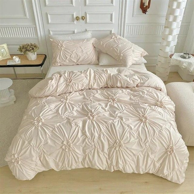 Yifulin Bettwäscheset mit dreidimensionalem plissiertem Twist-Blumen-Design in Beige, B/H: 200 x 230 cm - Bild 1