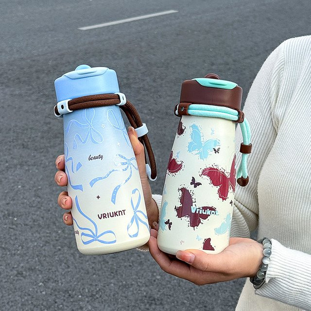 Tragbarer Trinkhalmbecher von VRIUKNT in Blau, 650 ml - Bild 1