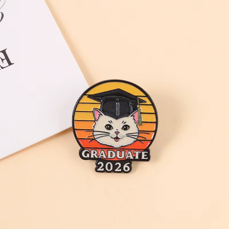 QIHE JEWELRY Anstecknadel, Weiße Katze mit Doktorhut, Weiß - Bild 2