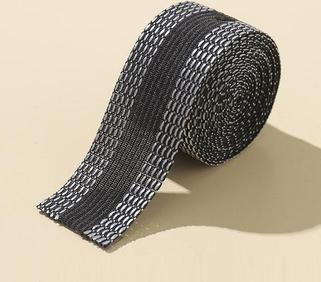 Selbstklebendes Klebeband zum Säumen und Kürzen von Kleidung wie Hosen und Jeans, 3 m Länge, Schwarz - Bild 1