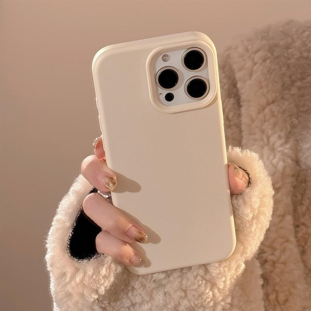 Stoßfeste Silikon Handyhülle von Yiran in Weiß für iPhone 13 mit mattem Retro-Design - Bild 1