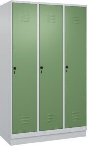 C+P Spind Classic PLUS Garderobenschrank mit 3 Abteilen, Sockel, Grau/Grün, H x B x T: 195 x 120 x 50 cm - Bild 1