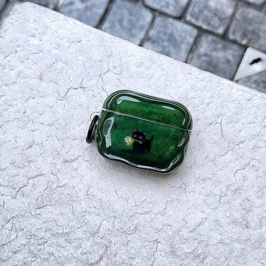 Schutzhülle für Apple AirPods 1, 2, 3, 4 und Pro 2 mit Motiv Schwarze Katze und Blumen in Schwarz und Grün inklusive Haken - Bild 2