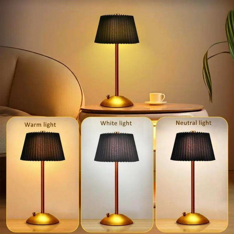 Wiederaufladbare LED-Tischleuchte von Fantastic House aus Metall und Stoff in Grün mit Gold/Messing, dimmbar und kabellos mit Touch-Funktion - Bild 2