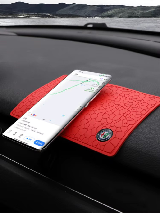 Anti-Rutsch Matte für das Armaturenbrett von Alfa Romeo in Rot - Bild 4