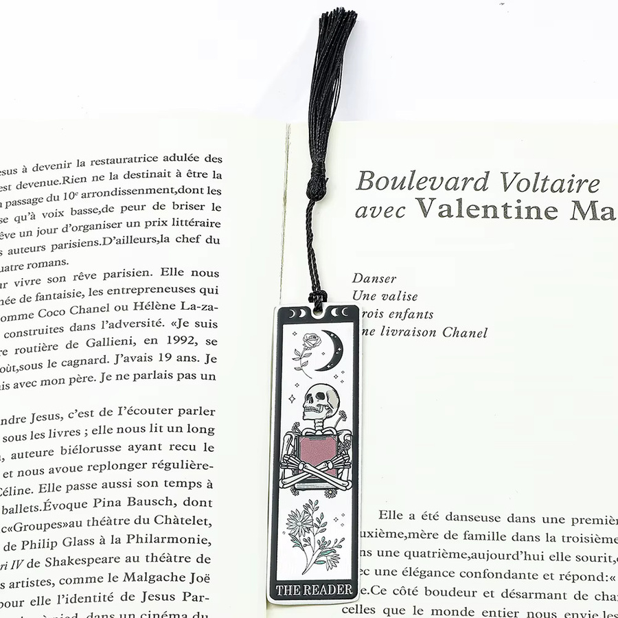 Gotisches Metall-Lesezeichen Skelett Der Leser mit Quaste für Dark Academia und Buchliebhaber - Bild 2
