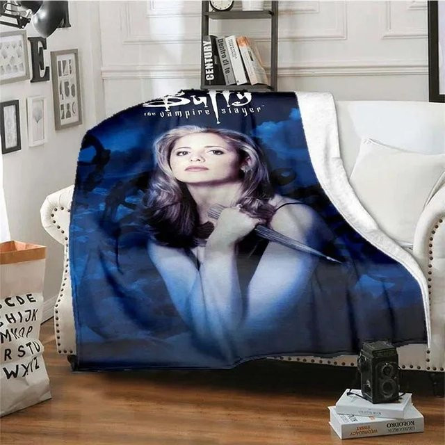 Helenal Bettdecke Buffy Im Bann der Dämonen Muster aus weichem Flanell für den Winter, B x L: 150 x 200 cm, Farben: Weiß und Blau - Bild 1
