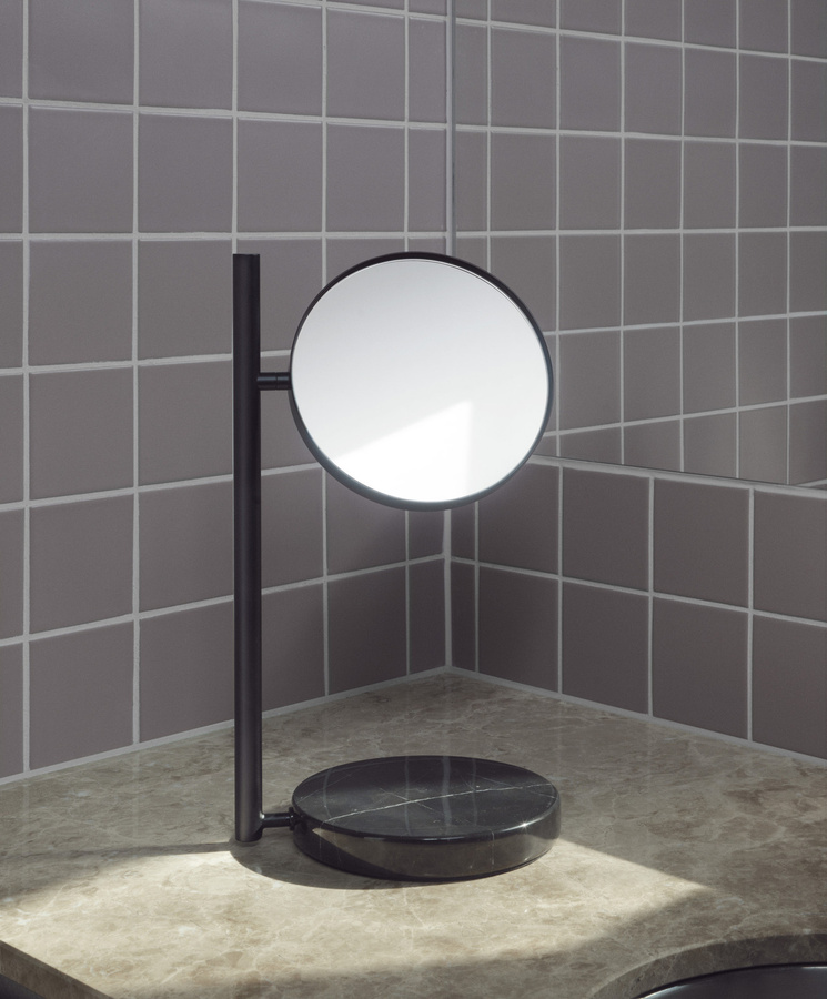 Normann Copenhagen Pose Tischspiegel aus Marmor in Schwarz, rund - Bild 2