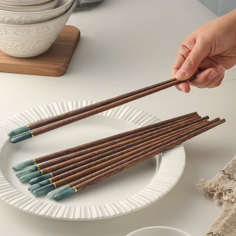 HUITESI Essstäbchen-Set aus Holz in Braun, wiederverwendbare Sushi-Sticks für japanisches und koreanisches Essen - Bild 5