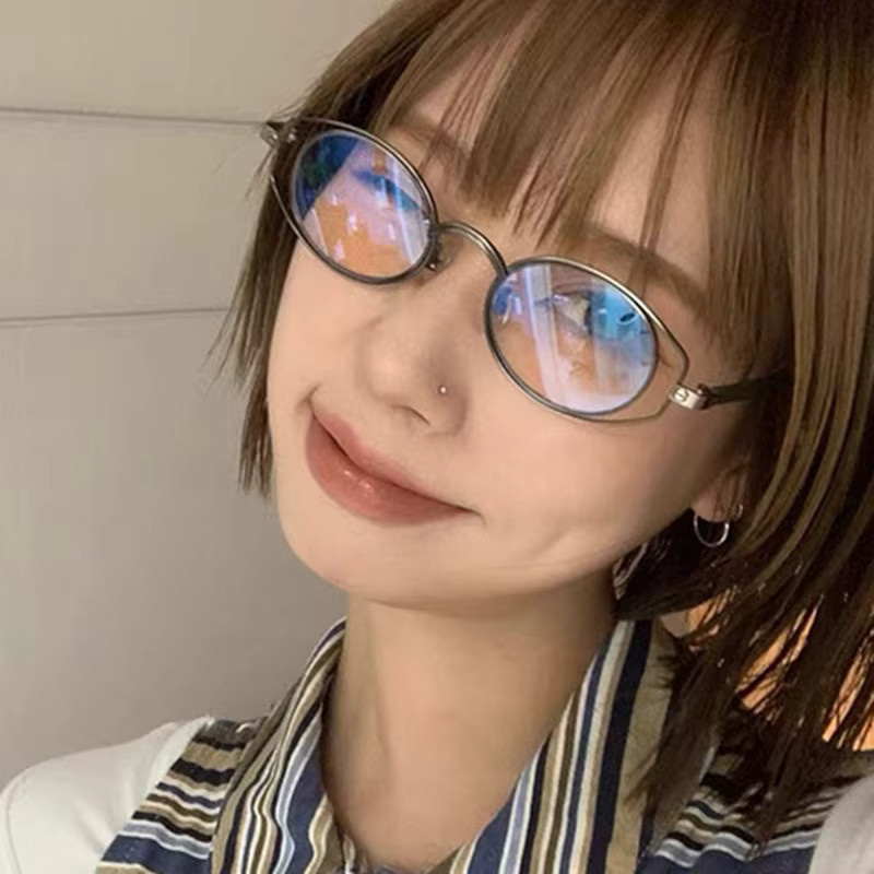 Glazzy Retro Brille für Erwachsene in Silber mit Anti-Blaulicht-Schutz und ovalem Metallgestell - Bild 2