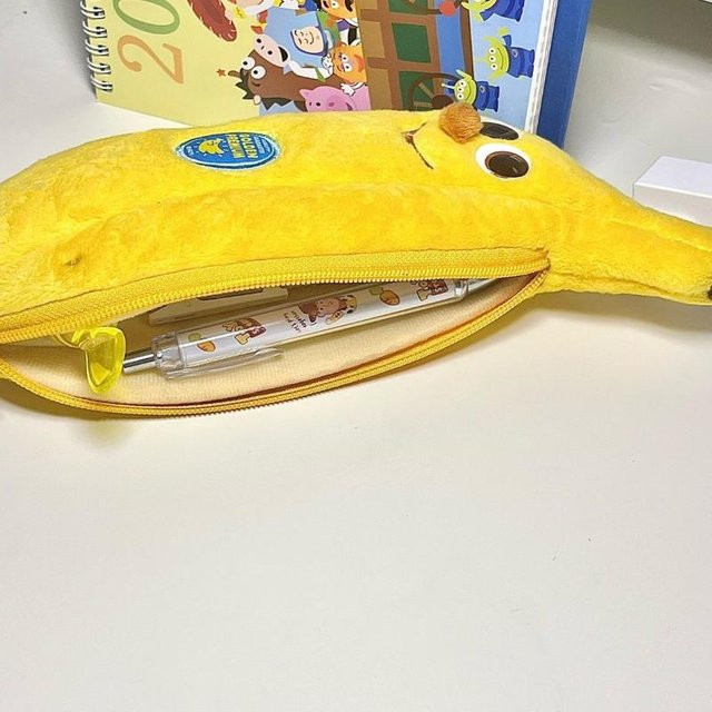 CHENJ Plüsch-Aufbewahrungstasche Bananen-Design in Gelb als Federmäppchen oder Make-up-Tasche - Bild 1