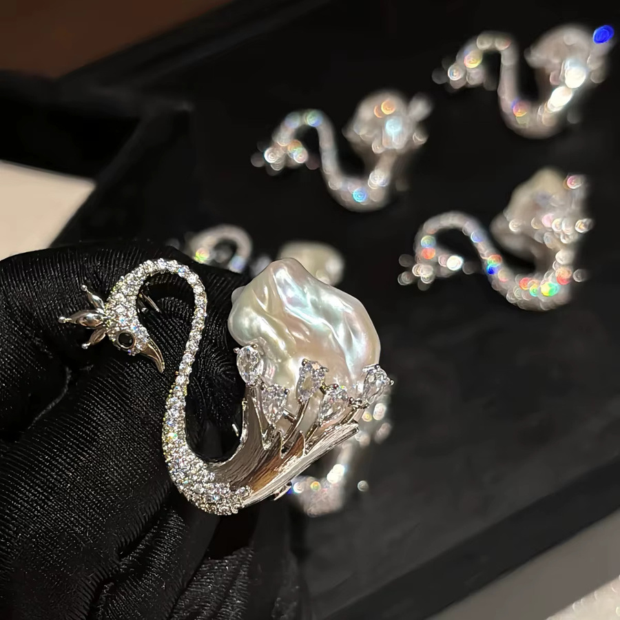 Aurora Schwanenbrosche, Silber, Perle, Zirkonia, Unisex - Bild 3