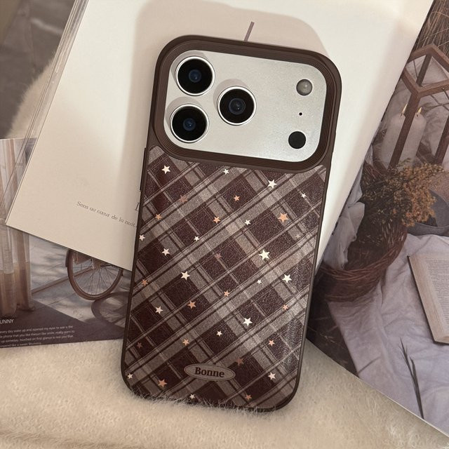 Stoßfeste Handyhülle mit koreanischem geometrischem Karomuster und Sternen in Ledertextur für iPhone 11 bis iPhone 17 Pro Max, Farbe: Braun - Bild 1