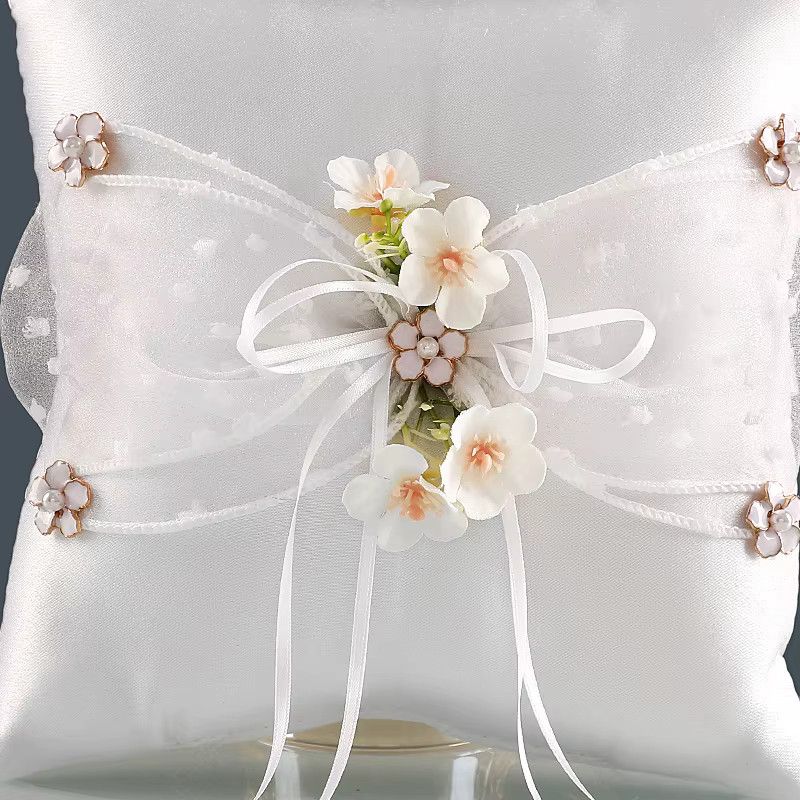 TRUE LOVE GIFT Hochzeits-Brautringkissen mit Schleife in Weiß - Bild 2