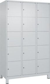 C+P Schließfachschrank Classic PLUS mit 3 Abteilen und Füßen, Farbe Lichtgrau, H x B x T: 195 x 120 x 50 cm - Bild 1