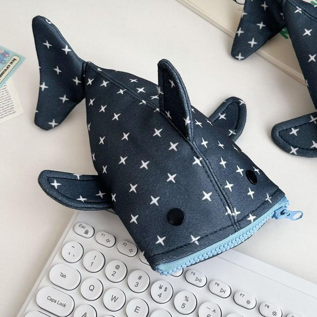 Fun Shark Federmäppchen aus Segeltuch in Blau mit Reißverschluss für Büro und Studium - Bild 1