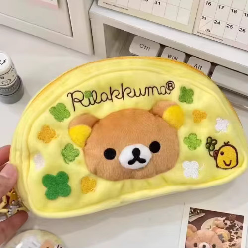 TAKARA TOMY Rilakkuma Plüsch Federmäppchen mit vierblättrigem Kleeblatt Design in Gelb - Bild 2