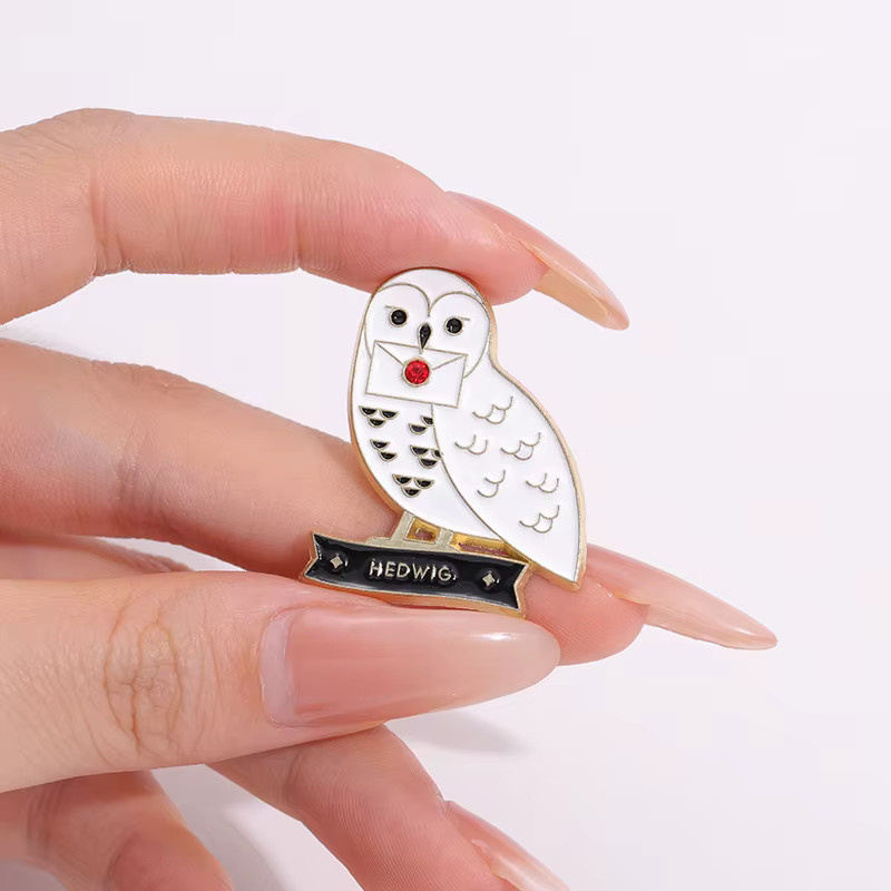 QIHE JEWELRY Brosche Emaille, Anime, DoveTrophy - Bild 2