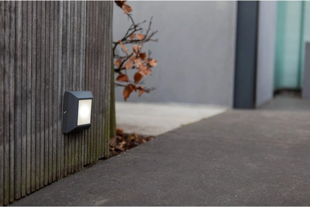 Lutec Helena LED-Außenwandleuchte in Anthrazit als Orientierungslicht für den Außenbereich - Bild 2