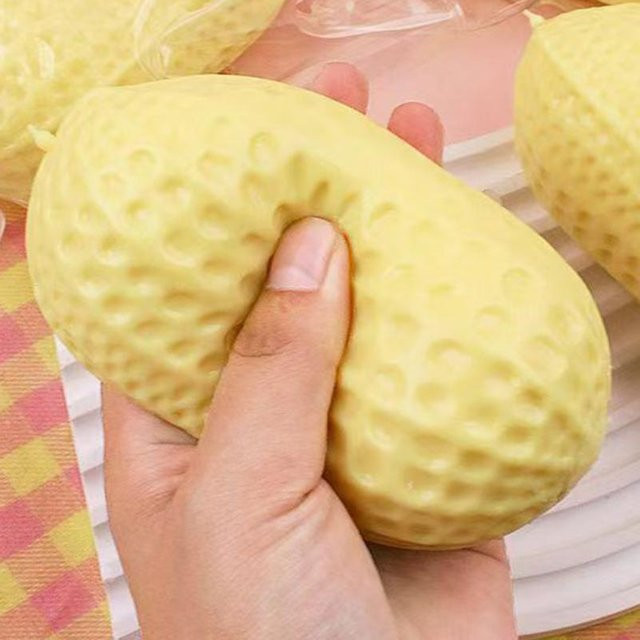 Binchi Fitness Erdnussförmiger Quetschball, Squishy Fidget Spielzeug, beige - Bild 1