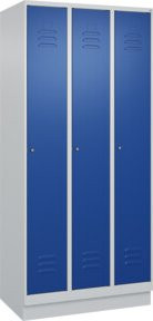C+P Spind Classic PLUS Garderobenschrank mit 3 Abteilen, Sockel, Zylinderschloss, 4 Garderobenhaken und Trennwand, H x B x T: 195 x 90 x 50 cm - Bild 1