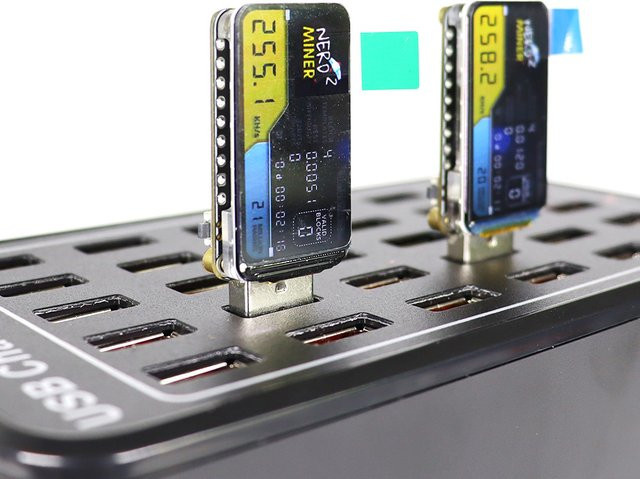 Lucky Miner NerdMiner Mini USB Bitcoin Miner mit LCD Display in Schwarz - Bild 1
