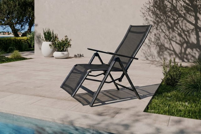 OUTFLEXX Relaxsessel in Anthrazit Matt/Schwarz mit verstellbarer Kopfstütze und Armlehnen, B/T/H: 67 x 71 x 110 cm - Bild 1
